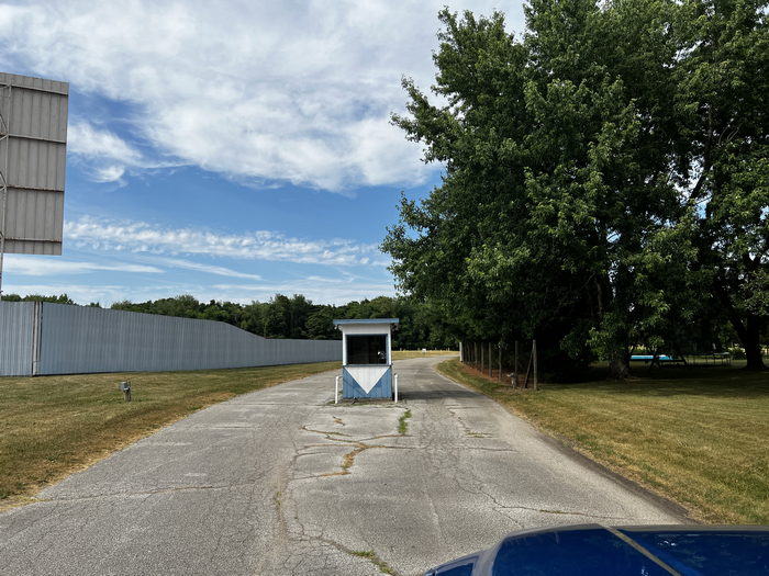 5 Mile Drive-In Theatre - July 2 2022 Photo (newer photo)